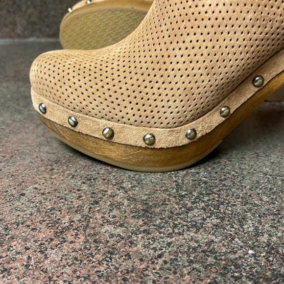 UGG heeled clog size 8 - Picture 7 of 9